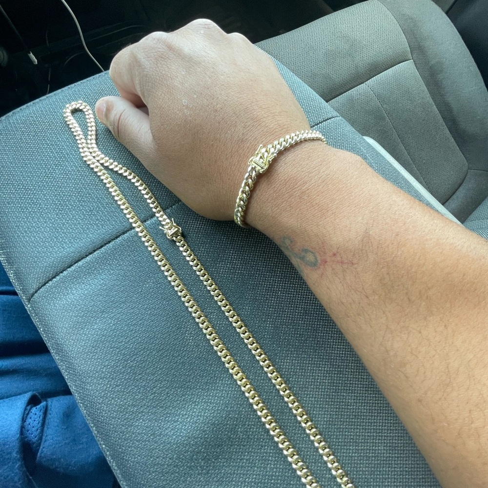 10k gold men’s Cuban link chain